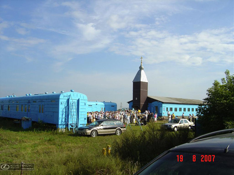 Illustration for article titled These Train Cars Converted Into Churches Are Literal Holy Rollers